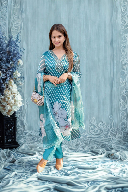 The Garden Bloom Kurti Set – Ethnic Elegance in Motion